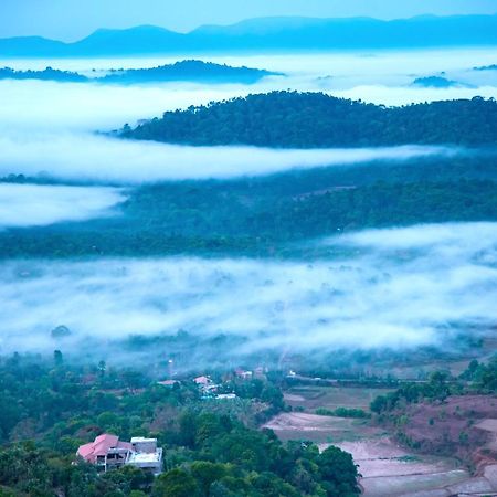 Hotel Shawrya The Grand Madikeri Esterno foto